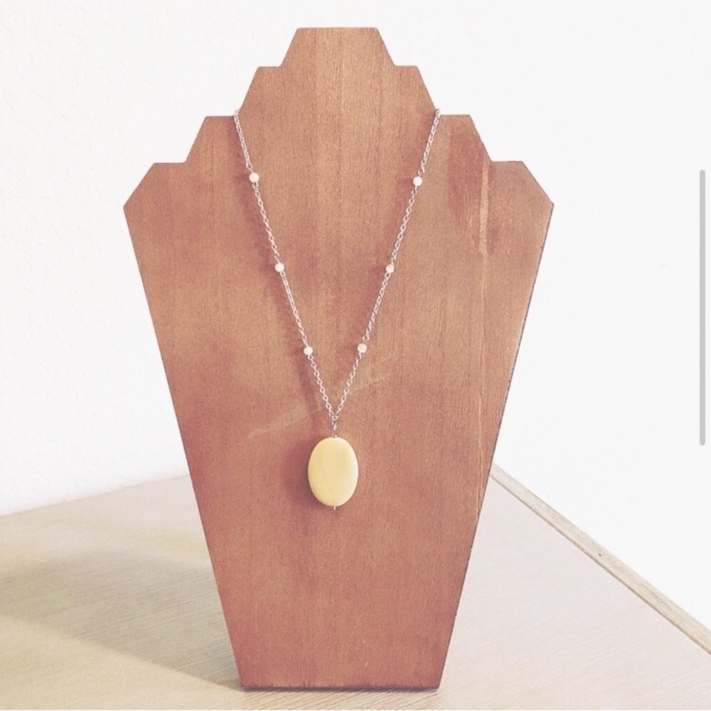 Light natural tone beaded pendant necklace